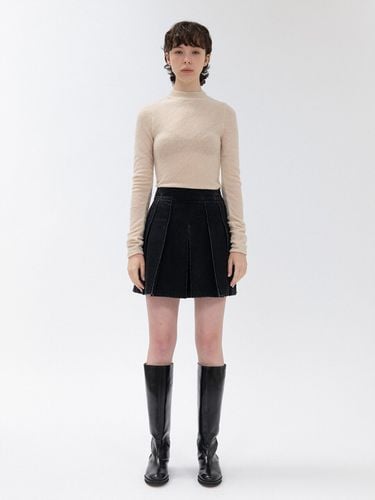 Pleats Denim Mini Skirt (Black) - LE - Modalova