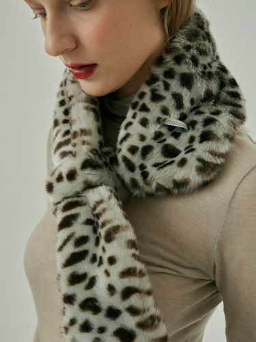 Enya Mint Leopard Diagonal Muffler - molliolli - Modalova