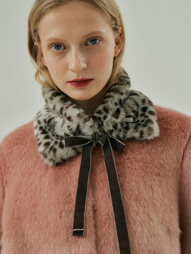 Lay Ribbon Eco-fur Petite Muffler () - molliolli - Modalova