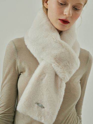 Ming Eco-fur Muffler (2 Colors) - molliolli - Modalova