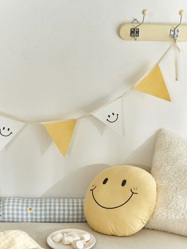 Smile Embroidered Garland - DECOVIEW - Modalova