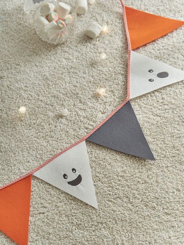 Smiley Embroidered Garland - DECOVIEW - Modalova