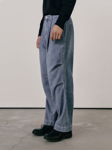 Two-Tuck Denim Pants_Blue Gray - AREUBAN - Modalova