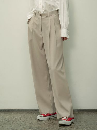 Muse Two Tuck Wide Slacks (Beige) - Siyazu - Modalova