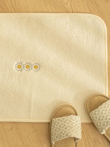 Smile Flower_Embroidered Foot Mat - DECOVIEW - Modalova