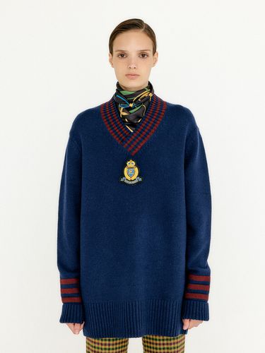 VEBECCA V-Neck Emblem Knit Sweater - EENK - Modalova