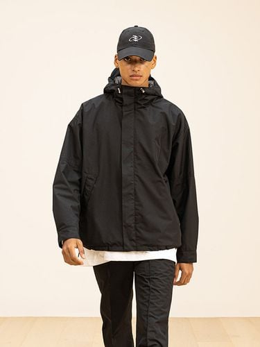 Three-Layer Utility Windshell Jacket_Black - MASSNOUN - Modalova