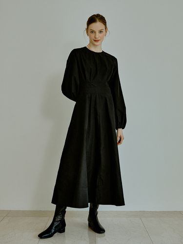 Pin Tuck Round Long Dress _ Black - RE_L - Modalova