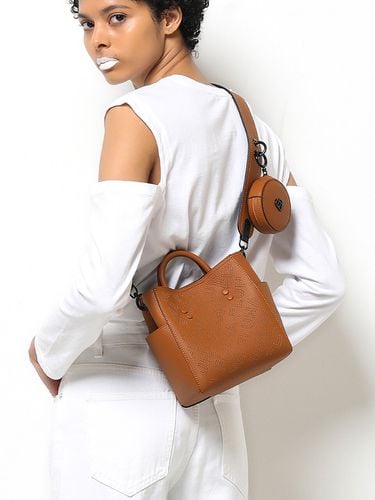 Andy Bucket Bag M Camel - FLUHA - Modalova