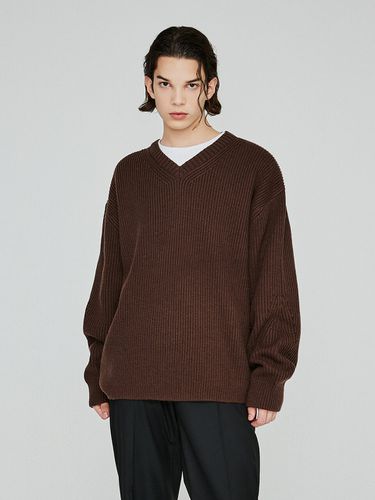 Flexible V-Neck Knit_Dark Brown - THE KNIT COMPANY - Modalova