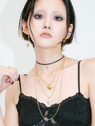 Thin chain Long Necklace_Gold - August Harmony - Modalova