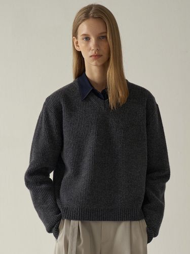 Cashmere V-neck Knit_Charcoal - FACADE PATTERN - Modalova