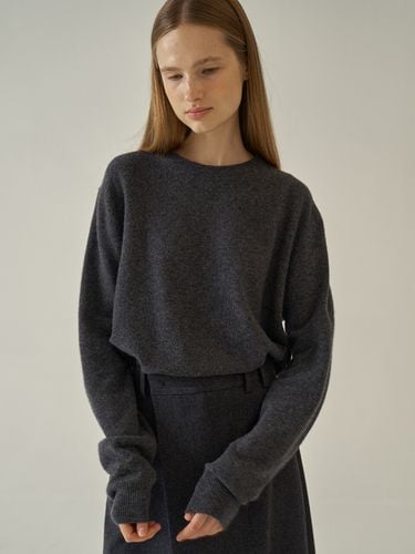 Cashmere Round Knit Top_Charcoal - FACADE PATTERN - Modalova