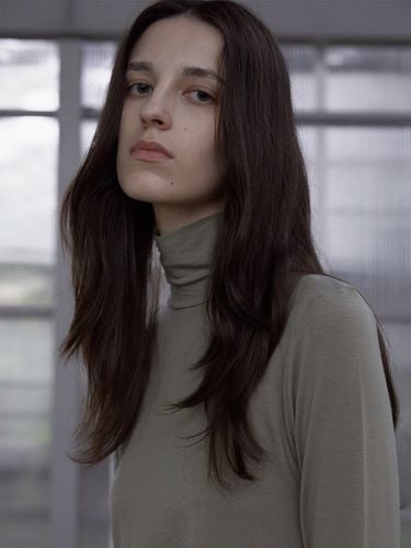 Wilde Turtleneck_Khaki - H8 - Modalova