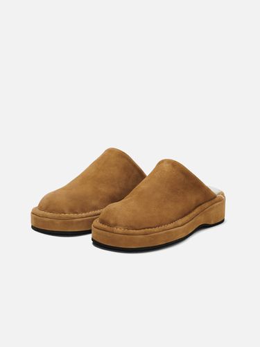 Hoof Clogs Suede Mustard - ROH SEOUL - Modalova