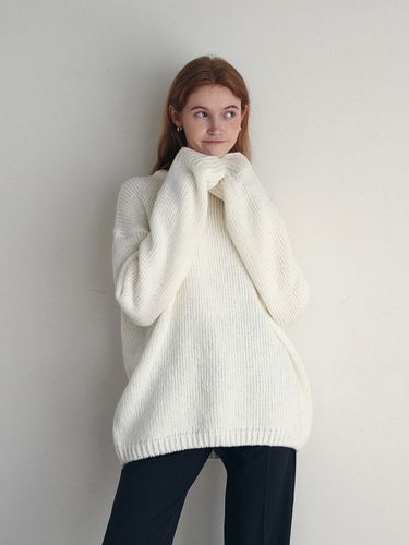 Volume Round Oversized Sweater - LOEIL - Modalova