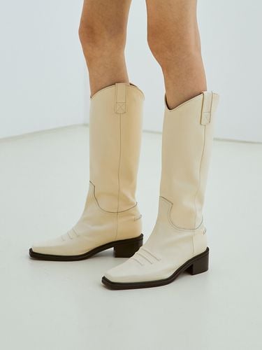 Mm Marfa Western Long Boots (White) - Neute - Modalova