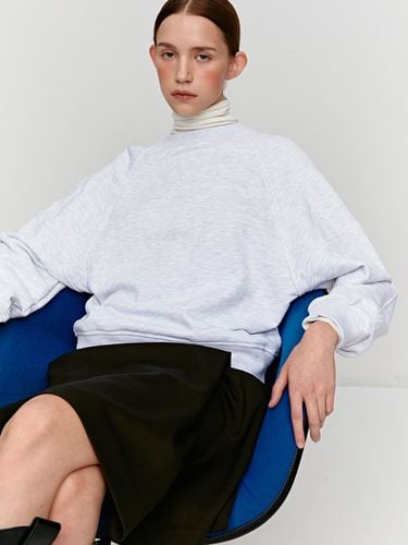 Round Neck Basic Sweatshirt_3 Colors - MOHAN - Modalova