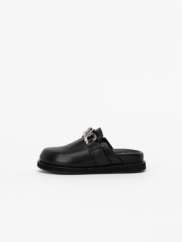 Gregory Chained Slides in Black - CHAUSSURE LAPIN - Modalova