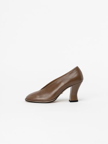 Reenes Pumps in Textured Khaki - CHAUSSURE LAPIN - Modalova