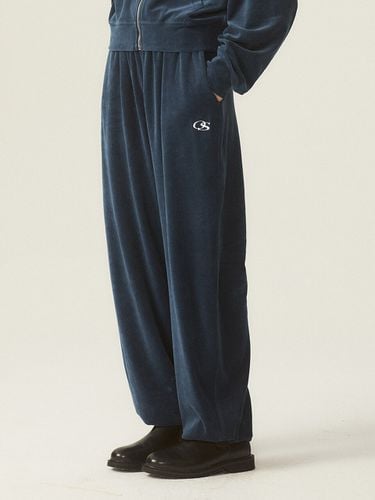 OS Logo Two-Way String Wide Velour Pants_Navy - ODD STUDIO - Modalova