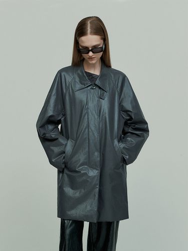 Wax Coated High Neck Coat - RE RHEE - Modalova