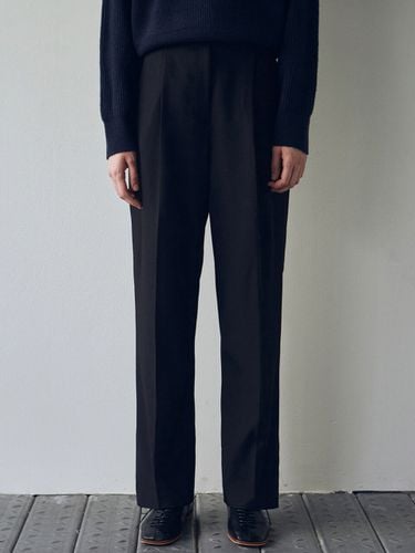 High Waist Pin Tuck Bermuda Slacks () - NICK&NICOLE - Modalova