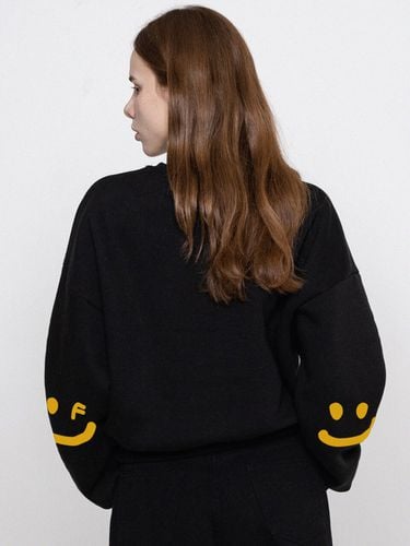 Elbow Drawing Smile Crop Sweatshirts _ 5 Color - GRAVER - Modalova