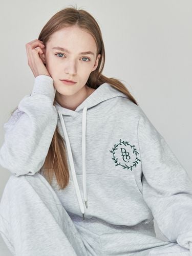 Crop Evergreen Hoodie () - PaperBoy - Modalova