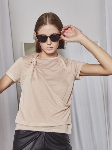 Layered Strap T-shirt_Beige - FABER FINGER - Modalova