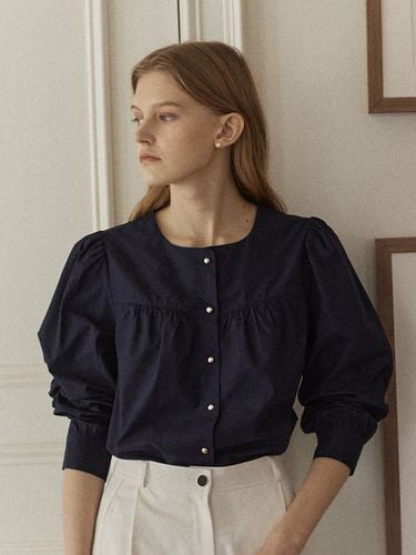 Shirring Gold Button Blouse (Navy) - NONLOCAL - Modalova