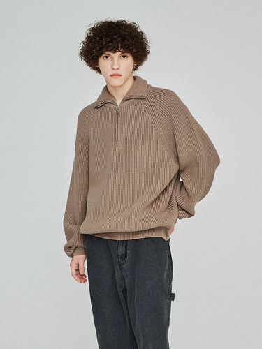 Low Gauge Half Zip-Up Knit _ Brown - THE KNIT COMPANY - Modalova