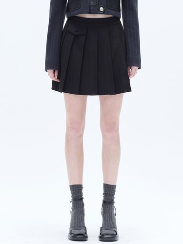 Flap Pleated Mini Skirt - Black - HAE BY HAEKIM - Modalova