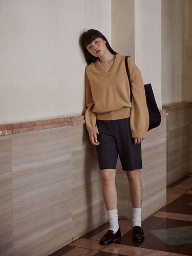 Basic V Neck Sweater_Beige - The Aperture - Modalova