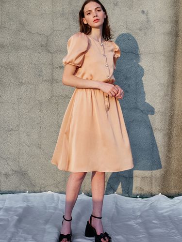 Jacqueline Puff Sleeve Satin Dress_Pink - SORRY TOO MUCH LOVE - Modalova