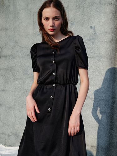 Jacqueline Puff Sleeve Satin Dress_Black - SORRY TOO MUCH LOVE - Modalova