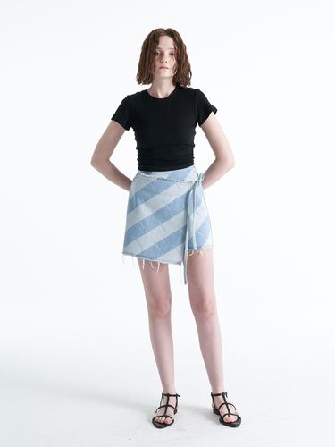 Ellen Wrap Mini Denim Skirt_Light Blue - ellonarc - Modalova