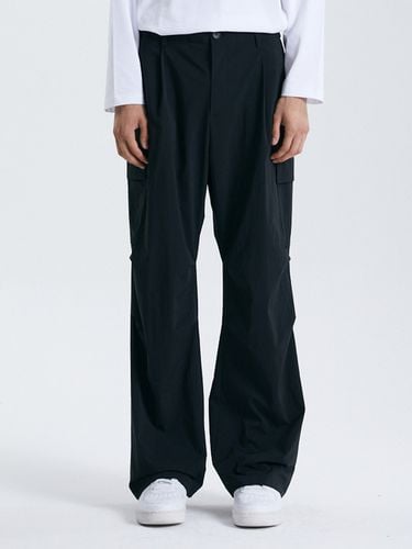 Wide Fit Nylon Parachute String Cargo Pants_Black - TNGT - Modalova