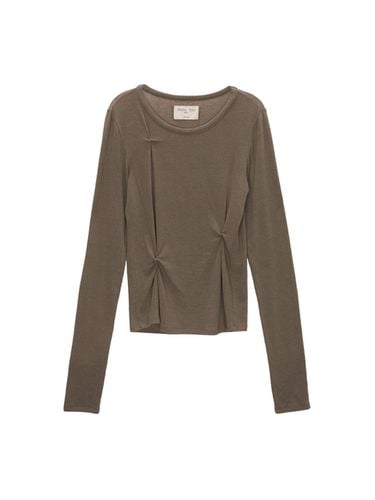 Pinched Slim Top_Khaki - Matin Kim - Modalova