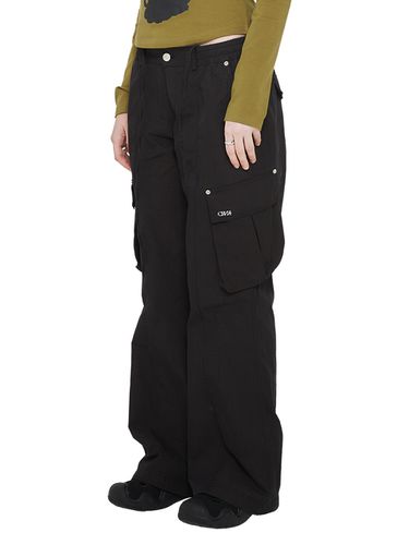 Washed Low-Rise Cargo Pants (Black) - CRANK - Modalova