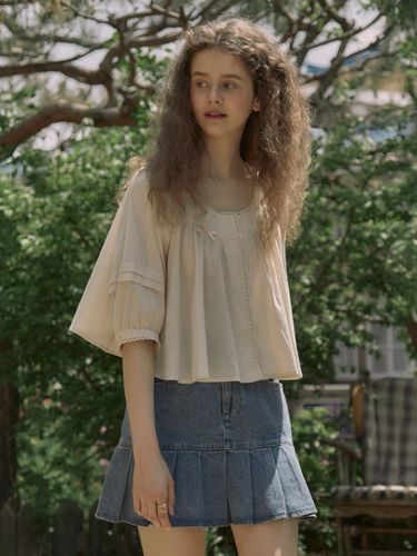 Round Shirring Ribbon Blouse_Light Beige - CELITAILS - Modalova