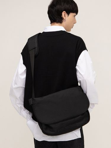 Cross Messenger Bag _ Black - GRAVER - Modalova