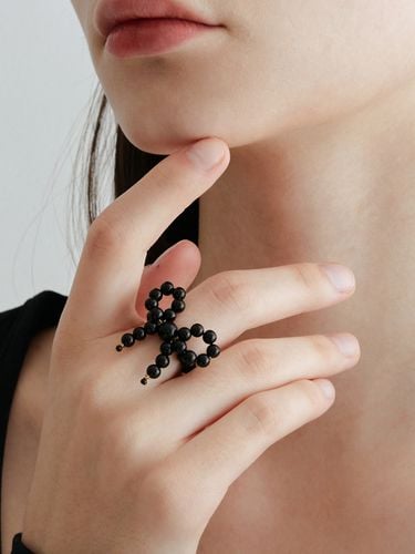 Onyx Ribbon Ring - OVT-U - Modalova