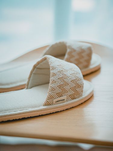 Natural Chevron Slippers - sosomoso - Modalova