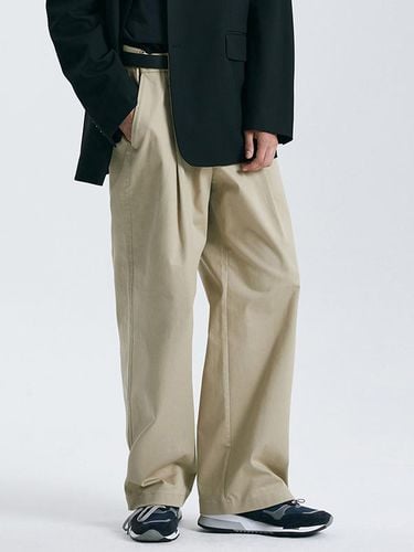 Wide-Fit One-Tuck Chinos _ Beige - TNGT - Modalova