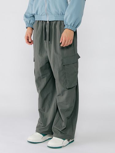 Nylon Crinkle Big Cargo Wide Pant - SEARCH410 - Modalova