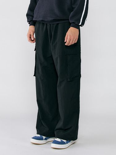 Nylon Crinkle Big Cargo Wide Pant - SEARCH410 - Modalova