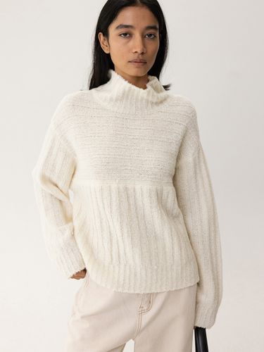 Boucle Ribbed Turtleneck Top - KINDERSALMON - Modalova