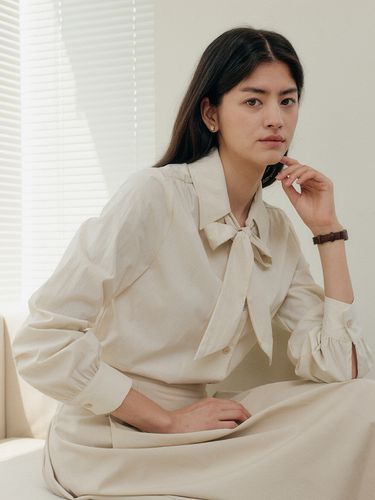 Collar Tie Shirt_Beige - YUPPE - Modalova