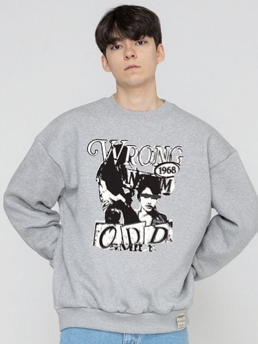 ODNR] Wrong Odd Smile Sweatshirt _ - GRAVER - Modalova